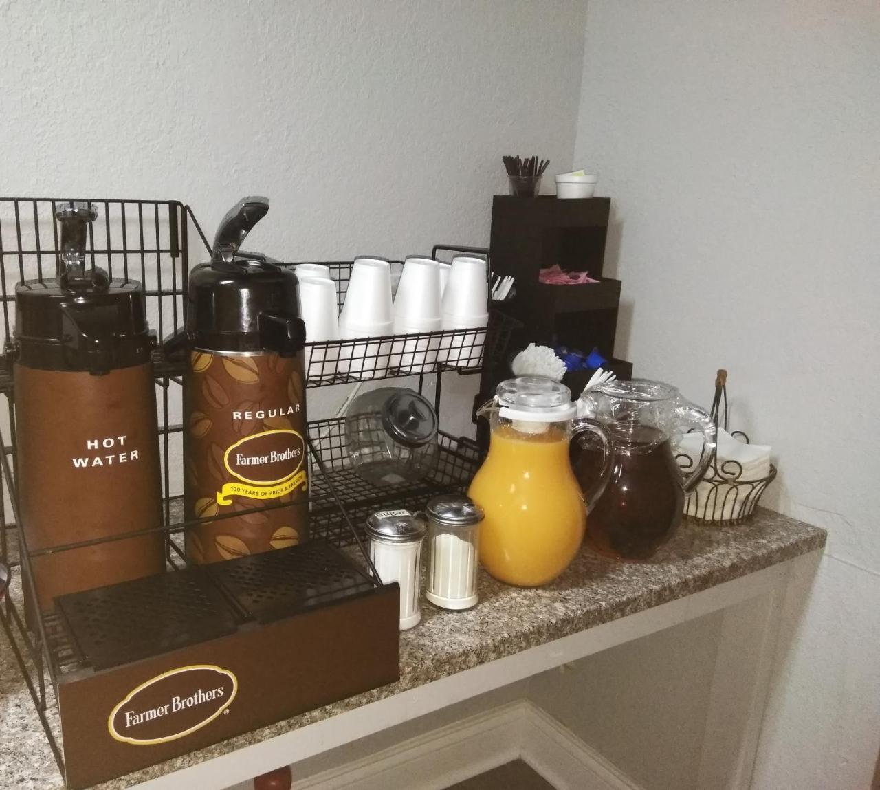 亨德森华美达酒店 外观 照片